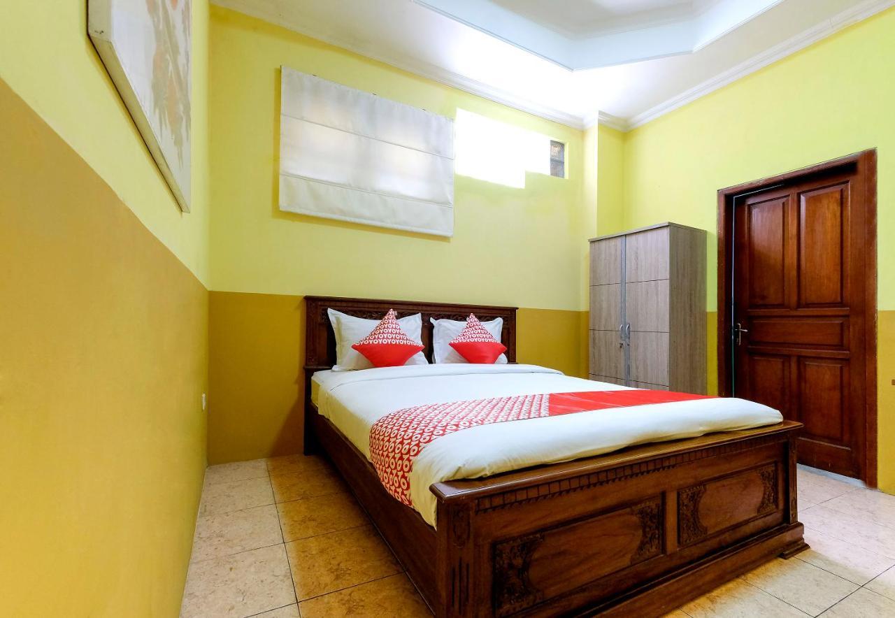 Oyo 338 Guest House Omah Manahan Syariah Solo Eksteriør billede