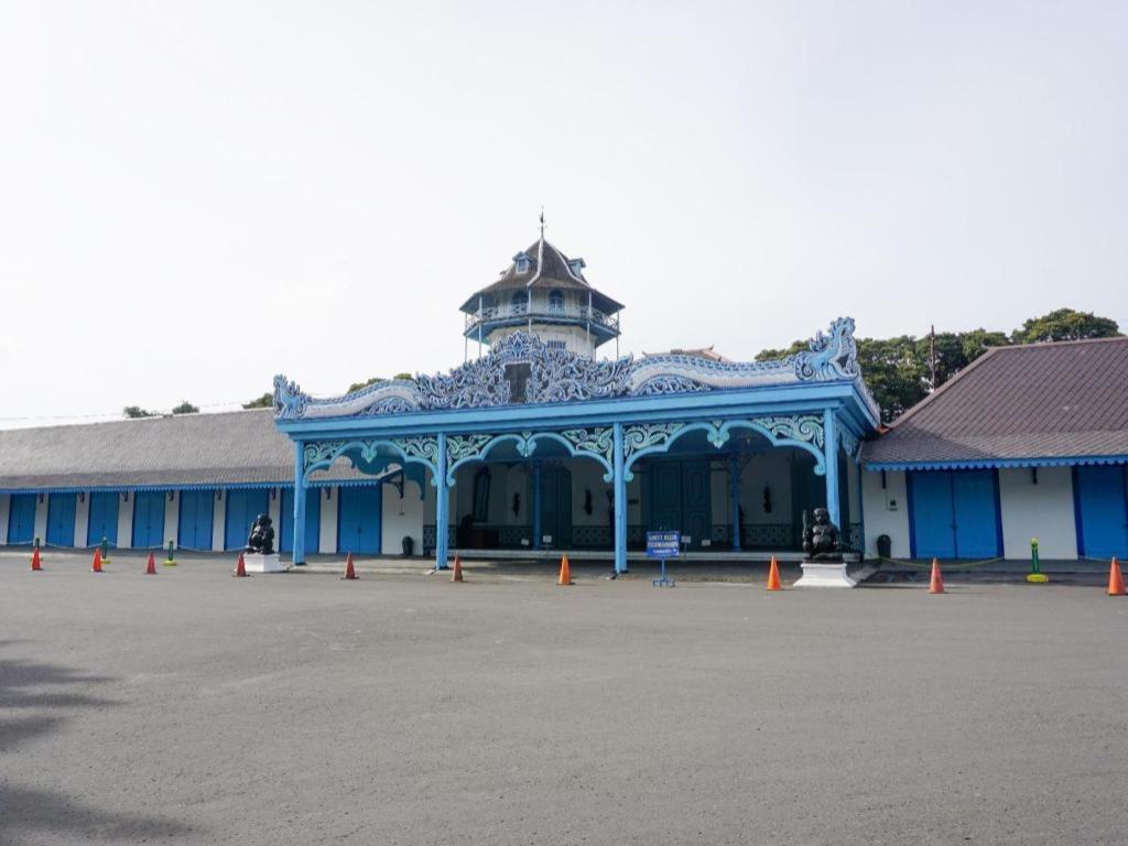 Oyo 338 Guest House Omah Manahan Syariah Solo Eksteriør billede