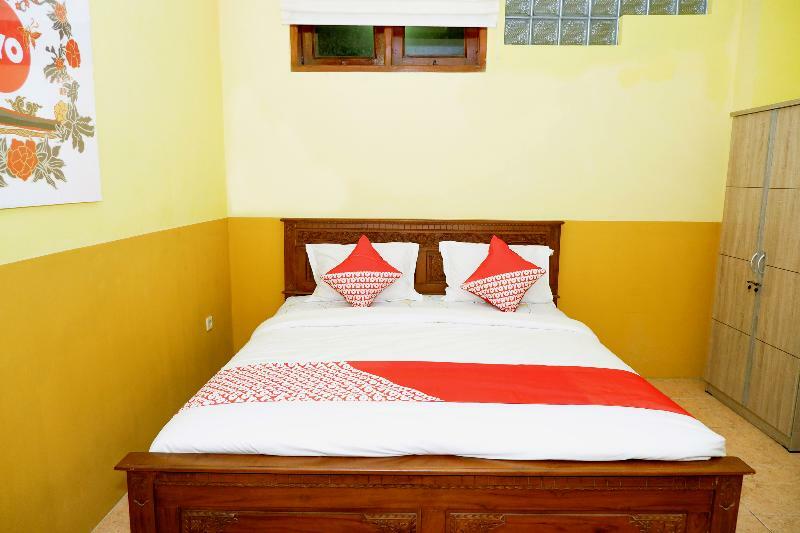 Oyo 338 Guest House Omah Manahan Syariah Solo Eksteriør billede