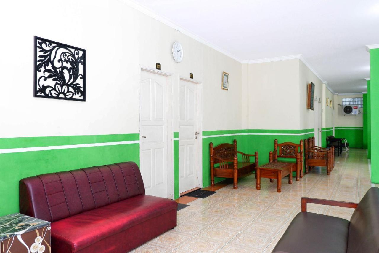 Oyo 338 Guest House Omah Manahan Syariah Solo Eksteriør billede